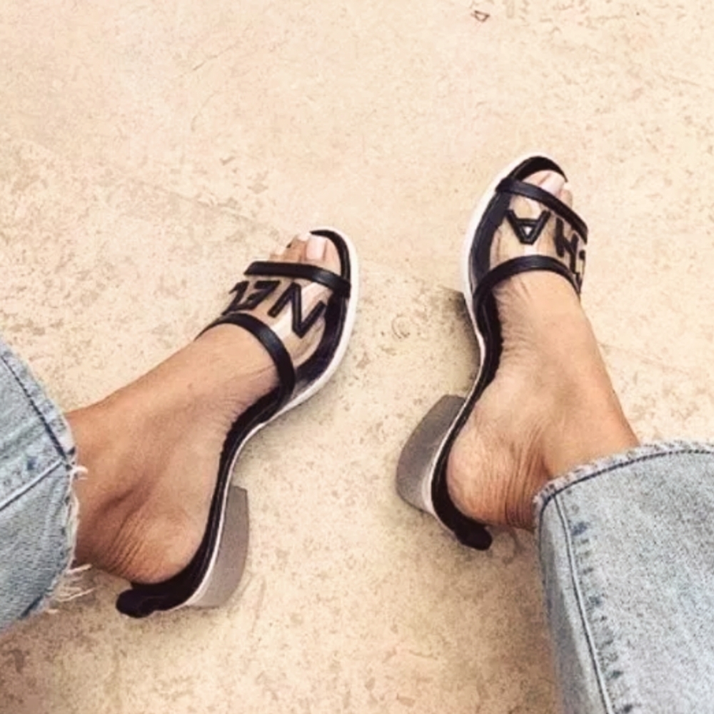 🤩CHANEL🤩PVC Transparent Sandal Mules 2019 - Picture 13 of 13